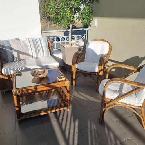 Bamboo veranda furniture set like new with sofa, 2 armchairs and coffee table