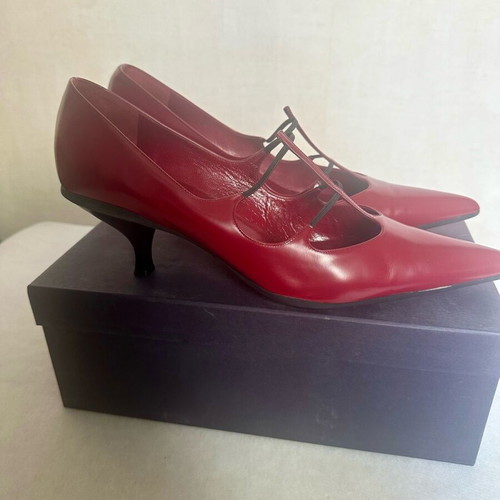 Prada women's pointed pump red with black detail like new