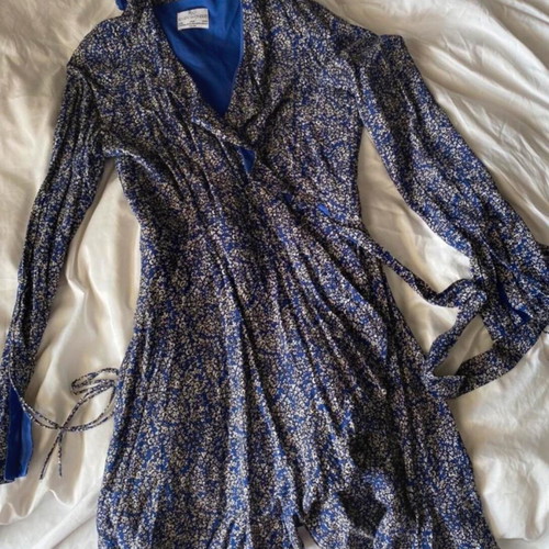 Long-sleeve short wrap dress new, blue with floral pattern