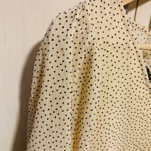 Zara beige muslin dress like new with small polka dots and black lace