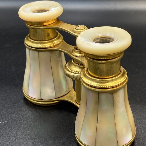 Opera Glasses Belle Époque like new, mother of pearl
