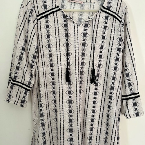 Boho blouse like new, black and white with 3/4 sleeve, size L
