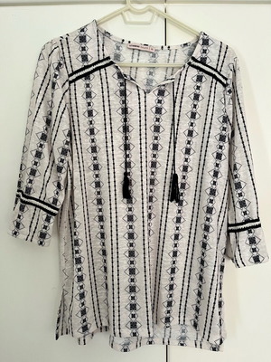 Boho blouse like new, black and white with 3/4 sleeve, size L