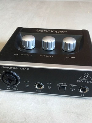 Behringer U-Phoria UM2 audio interface