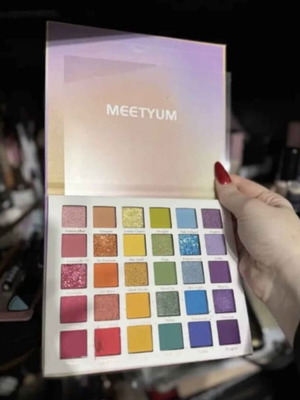 Σκιές ματιών νέες