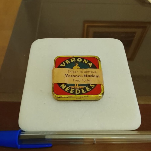 Vintage metal phonograph needle box Verona-Nadeln used with lithograph and seal