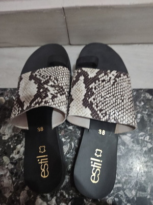 Slippers Estil with snake pattern like new, size 38, black and white