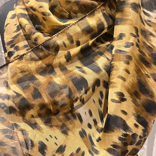 Tiger print scarf like new