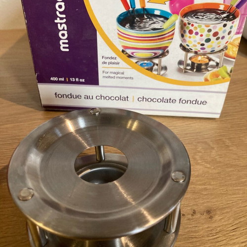 Mastrad chocolate fondue like new with gift cake mold