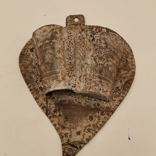 Heart-shaped cutlery holder used