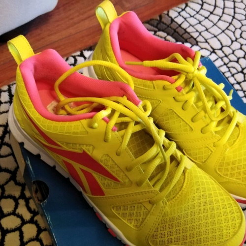 Reebok unisex athletic shoes like new