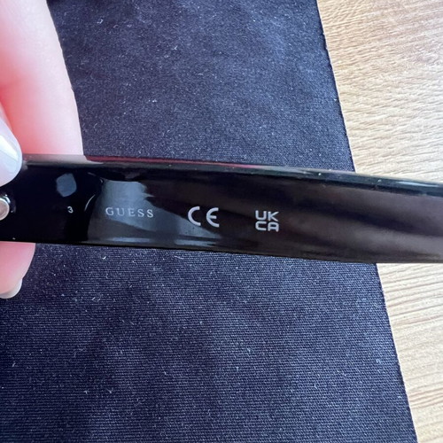 Guess cat eye sunglasses like new, black