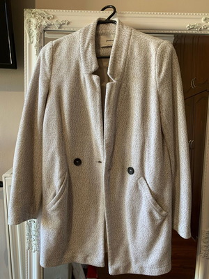 Stradivarius women's coat size S beige like new
