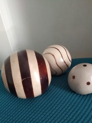 Ceramic handmade decorative balls set like new, Peru, sizes 15-10-9cm