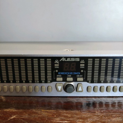 Alesis DEQ230 Digital Graphic EQ like new