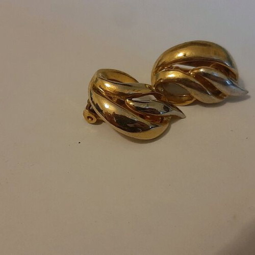 Vintage earrings with clip used