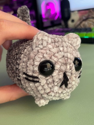 Smol Cat Loaf Plushie handmade, gray, 8cm x 6cm