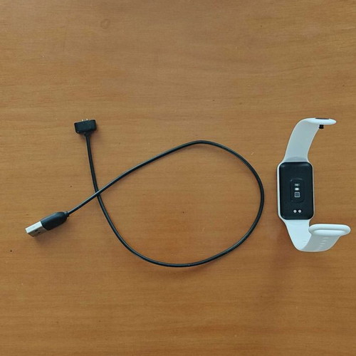 Amazfit Band 7 smartwatch like new with charging cable