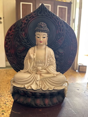 Buddha Guan Yin Statue like new