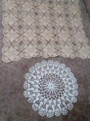 Tablecloths new, set of 2 with gift bag