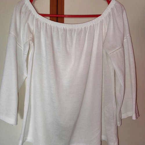 White Pull & Bear blouse like new with off-shoulder and 3/4 sleeve size M