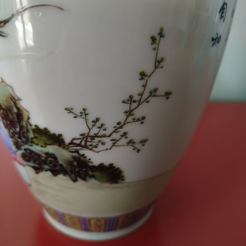 Handmade Famille Rose porcelain vase like new, Chinese decorative art