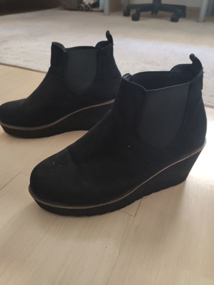Booties No.37 used, black suede with rubber sole