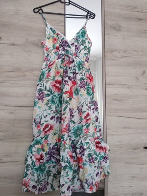 Floral midi dress like new with adjustable straps and ruffle hem