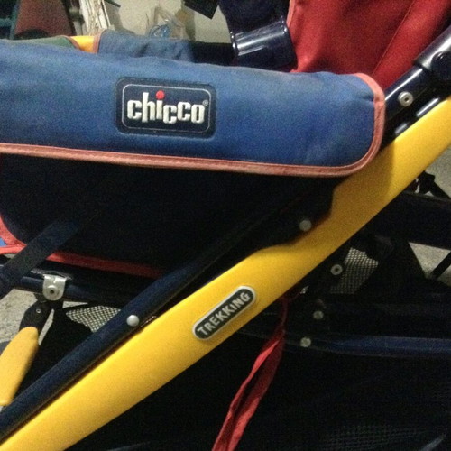 Chicco baby stroller like new with brakes and canopy