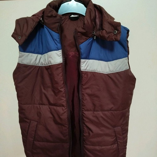 New Kind children's sleeveless jacket like new with detachable hood