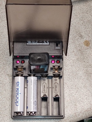 MW Ni-CD/Ni-MH battery charger MW-1198, 4 AA/AAA and 1 9V slots
