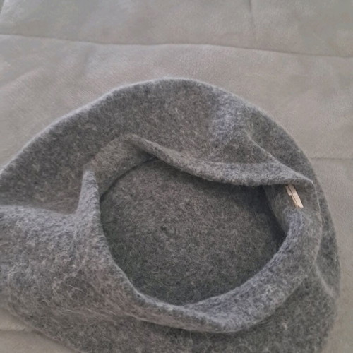Benetton gray wool beret like new
