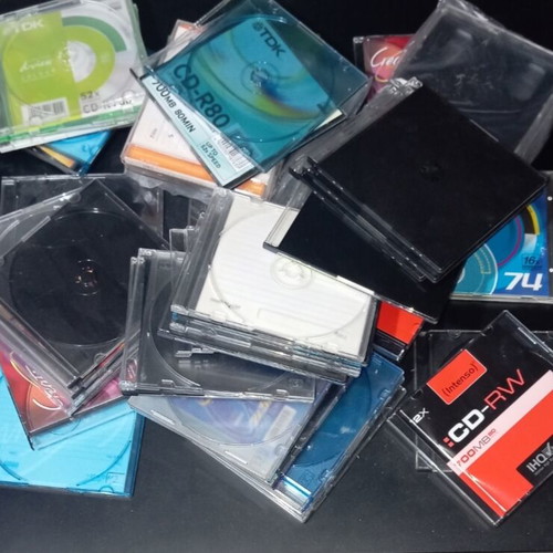 Various CD and DVD cases used, about 100 pieces