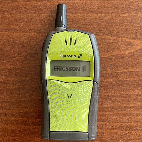 Ericsson T20e mobile phone