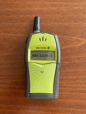 Ericsson T20e mobile phone