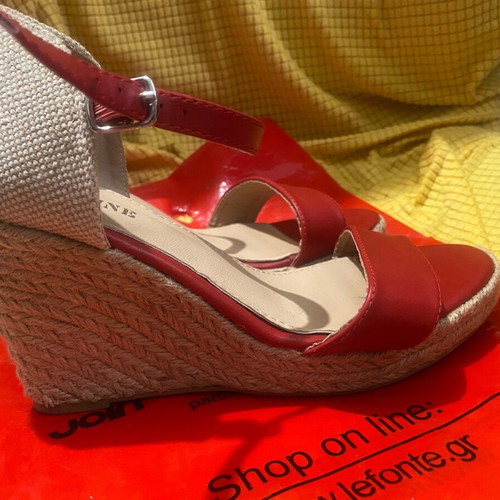 Shoes red platform sandals like new, size 39