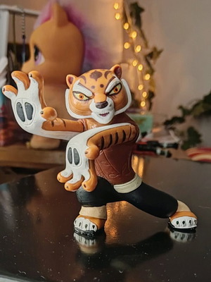 Kung Fu Panda tiger figure used without tail, about 10 cm