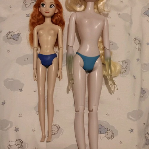 Disney Store Frozen dolls used, Anna and Elsa lot