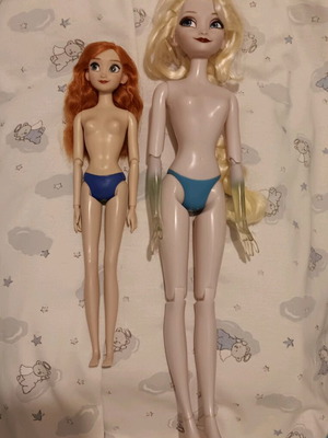 Disney Store Frozen dolls used, Anna and Elsa lot