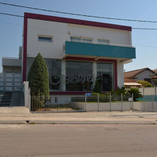 Κτίριο αυτόνομο 630 τ.μ. σε 3 επίπεδα κοντά στην Αττική οδό