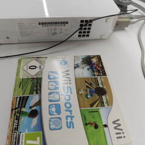 Wii and Wii Sport like new with one controller