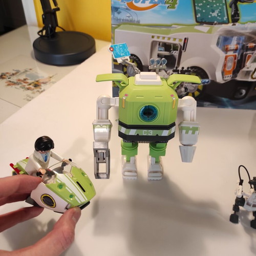 Playmobil Super 4 6692 Chameleon set like new with extra gifts