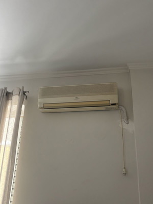 Fujitsu air condition 24, used, reliable for large spaces
