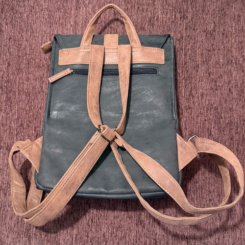 Beagles backpack bag like new, black and brown