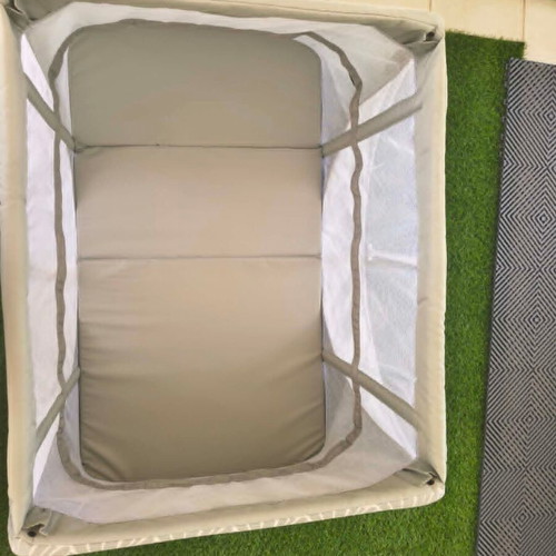 Aeromoov Instant Travel Cot like new with mosquito net and sunshade