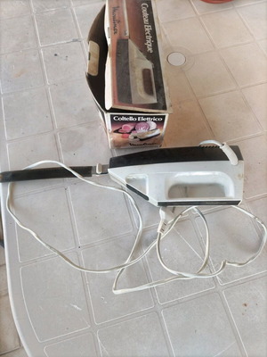 Electric knife used