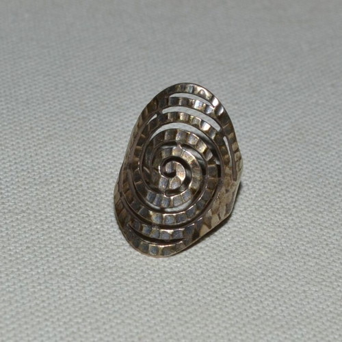 Silver hammered ring 925 like new
