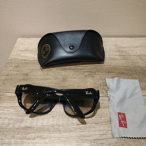 Ray Ban women's sunglasses like new, black