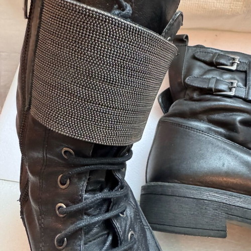 Esthissis black leather ankle boots used No 39