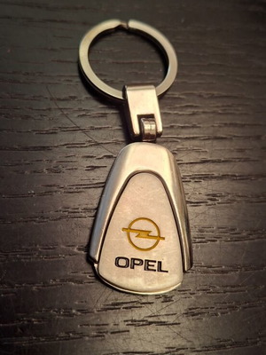 Opel metal keychain like new, silver